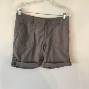 The North face roll cuff grey shorts size 4